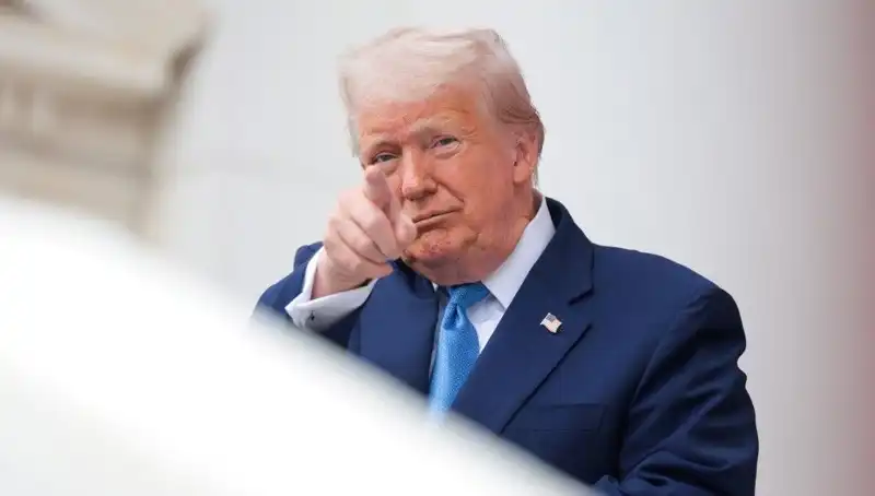 Adalet Bakanlığı'ndan Çarpıcı İddia: Trump ve Epstein Belgeleri İlişkisi!