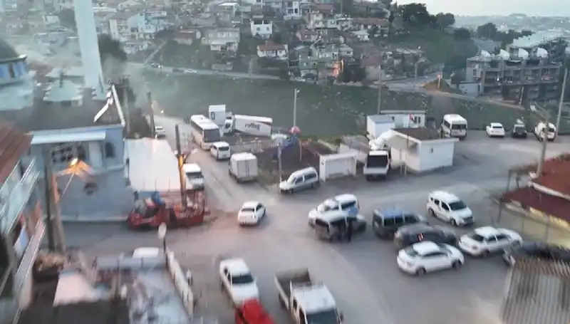 İzmir’de Gerçekleştirilen Operasyonlarda 133 Kişi Gözaltına Alındı