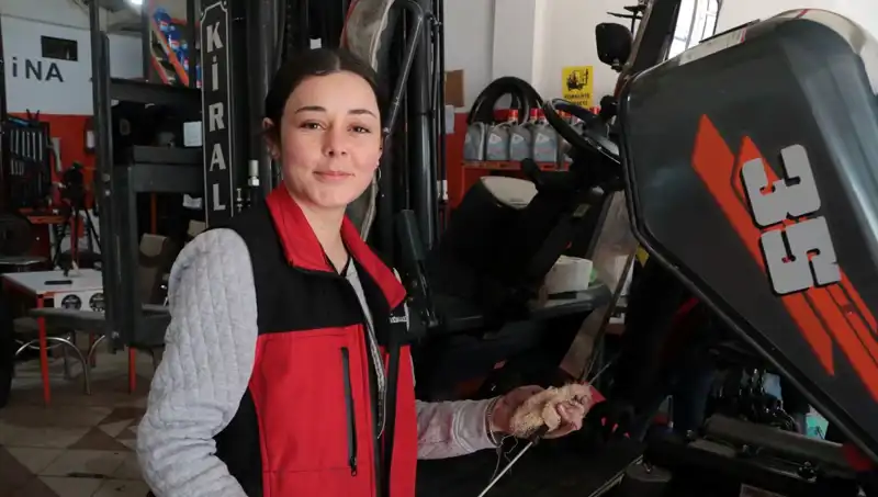 Sanayinin Tek Kadın Çalışanı Melike Hanım: Forklift Servisinde Bir Başarı Hikayesi