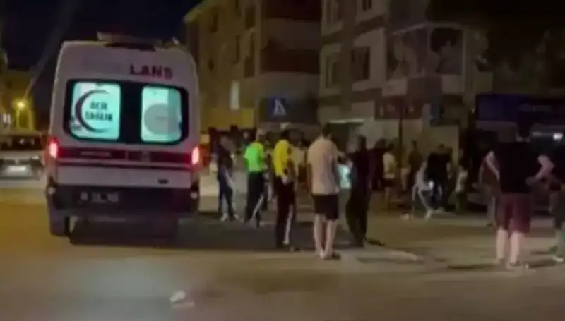 Alkollü Sürücü Bacaklarıyla Tartıştığı Yayaları Kamyonetiyle Ezdi