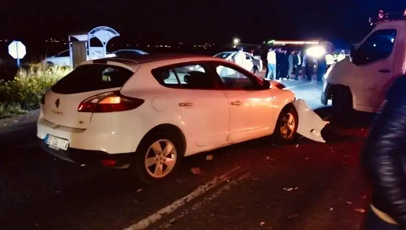 İki Araç Kafa Kafaya Çarpıştı: Bir Ölü, Yedi Yaralı