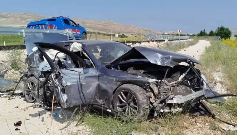 Sivas’ta İki Ayrı Trafik Kazası: Neyin Davetiyle 9 Yaralı?