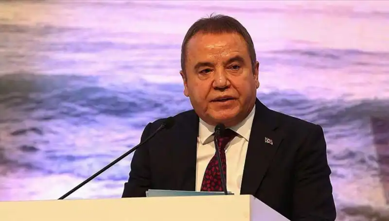 Antalya’nın İleri Görüşlü Lideri: Muhittin Böcek’in Hayatı ve Başarıları