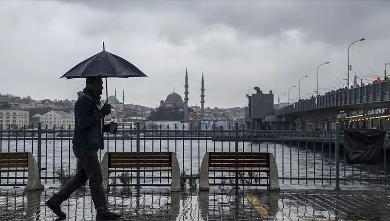 İstanbul'da Bahar Havası Yerini Kış Soğuna Bırakıyor: Yağmur ve Kar Geliyor!