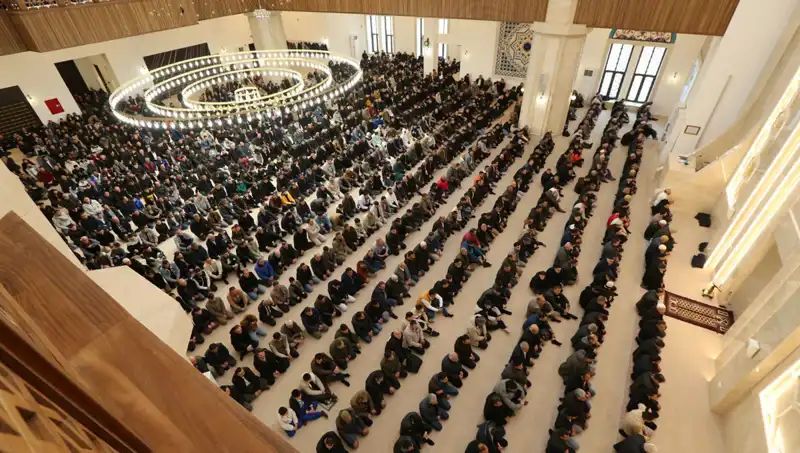Cuma Namazı İçin Merakla Beklenen Saatler Açıklandı: İşte Detaylar!