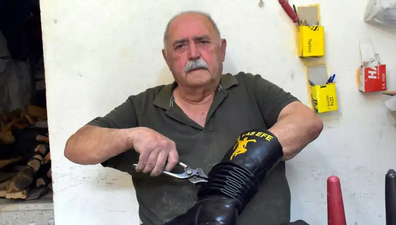 Tireli Hasan Usta: 64 Yıldır Elde Yapılan Sanatın Son Temsilcisi