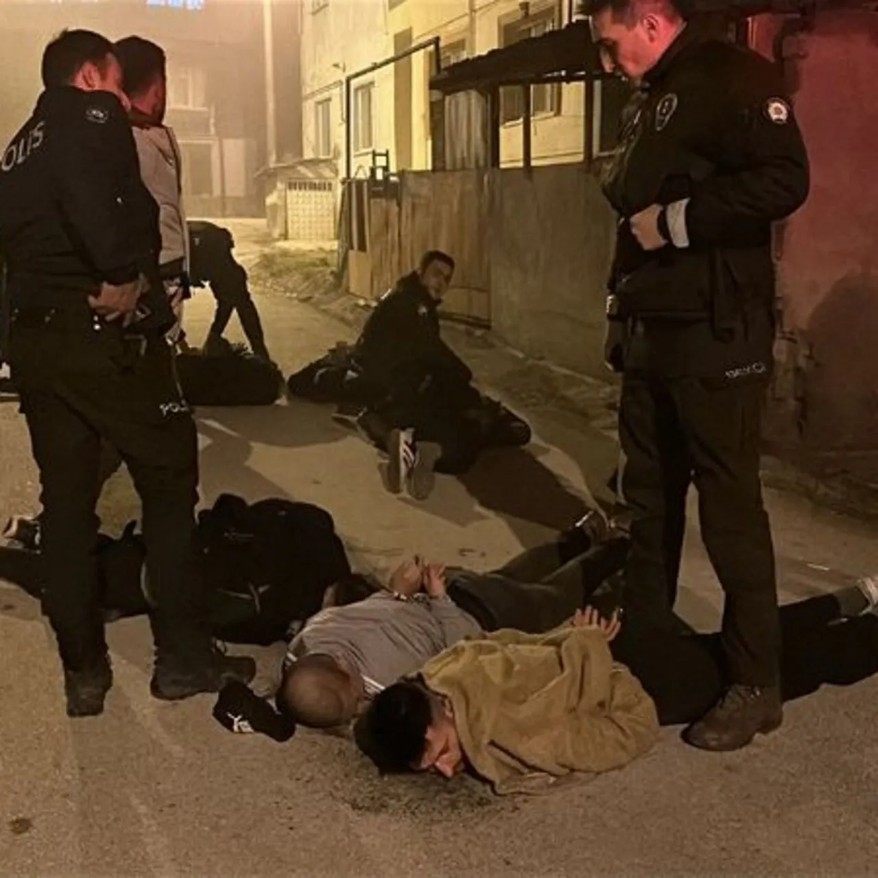 Ölen Arkadaşlarının Ailesiyle Kavga Ettiler: 7 Gözaltı