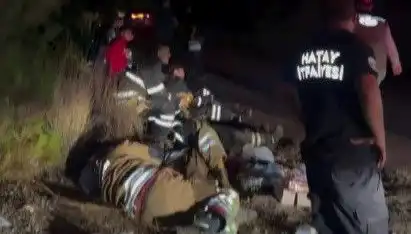 Hatay İtfaiye Ekiplerinin İnsana Dair Anları: Yorgunluk Molası ve Dayanışma