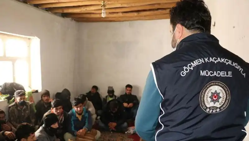Edirne ve Kırklareli’nde 17 Düzensiz Göçmen Yakalandı: İnsan Kaçakçılığına Darbe!