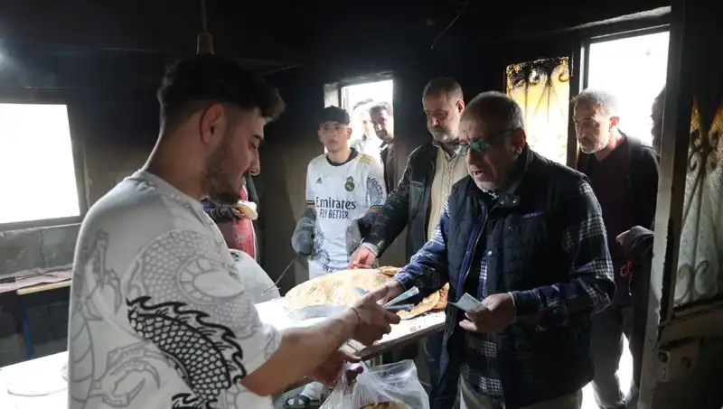 7 Kilometre Yol Gidenlerin Ekmek Aşkı: Akşam Saat 15.00'te Yoğunluk Artıyor