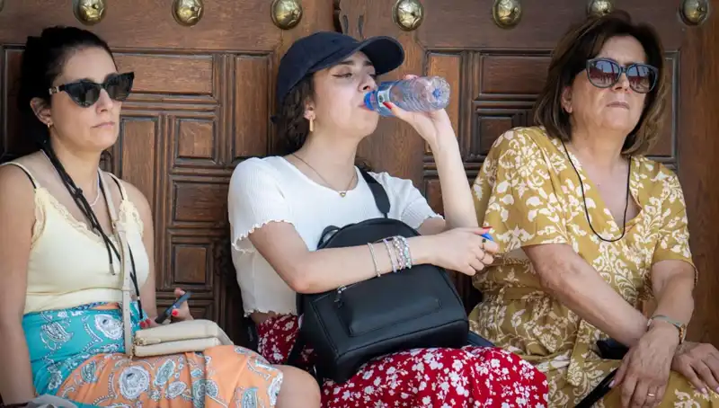 Türkiye'nin 23 İlinde Sıcaklık Rekorları Kırıldı: 40 Dereceyi Geçen Yerler Açıklandı