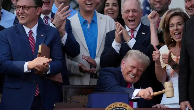 Trump, "Büyük, Güzel Yasa Tasarısı"nı İmzaladı: ABD İçin Yeni Bir Dönüm Noktası