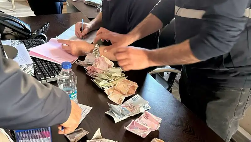 Antalya'da Dilenciler Üzerinden Yüklü Miktar Para Çıktı: 19 Bin Lira