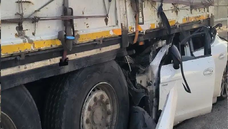 TIR Kazasında Dehşet Anları: Arkadan Saplanan Ok Gibi Bir Kaza