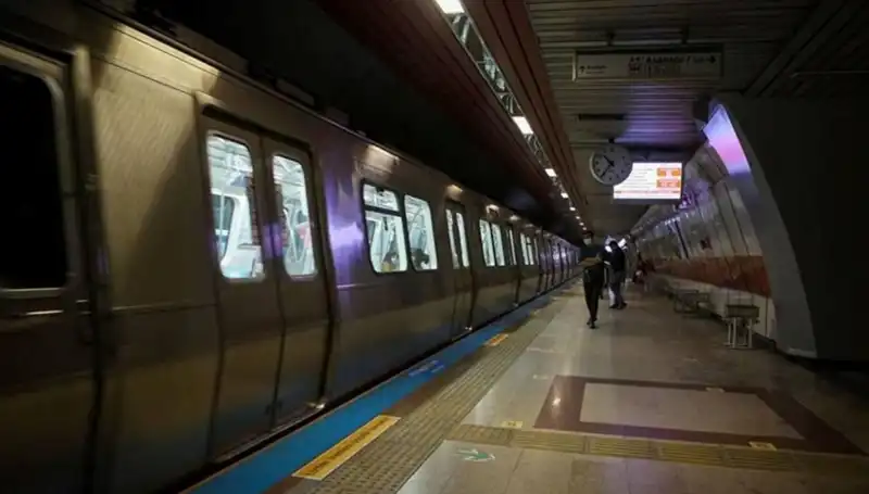 İstanbul'da Taksim ve Şişhane İstasyonları Yeniden Hizmete Açıldı: Şehrin Nabzı Burada Atacak!