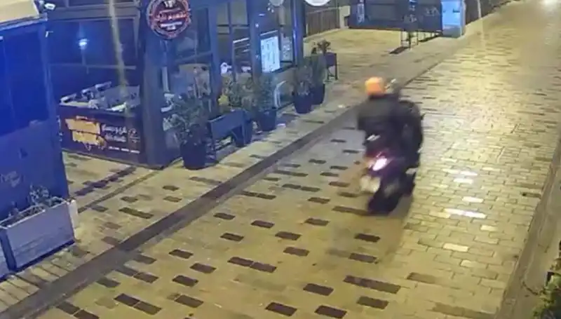 Gece Kulübüne Haraç Saldırısı: Serseri Kurşunlar ve Korku Dolu Anlar