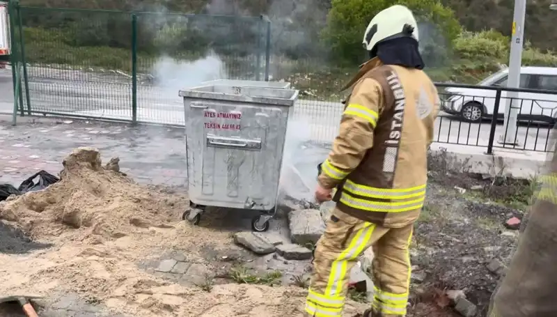 Çöp Konteynerinden Yükselen Dumanlar Başakşehir'de Panik Yarattı: Kimyasal Madde Alarmı!