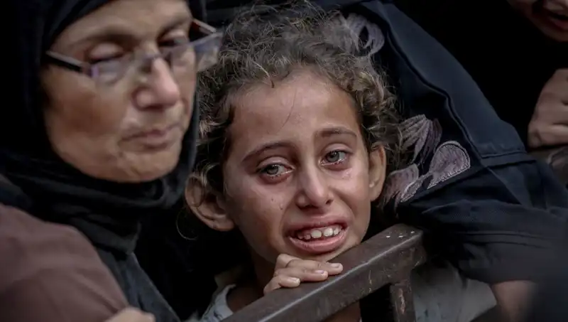 Gazze'de Açlık Savaşları: İsrail Askeri Yemekleri Toprağa Gömdü!