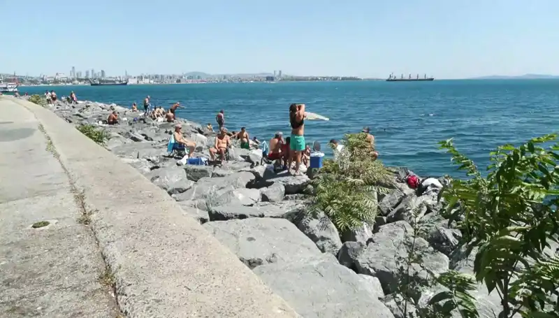İstanbul'da Yaz Güneşi: Sahiller Dolu Dolu!