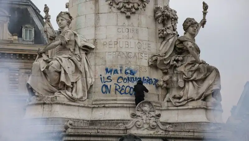 Paris Belediyesi'nden Grafiticilere Karşı Sıkı Önlemler: Şehri Temizleme Operasyonu