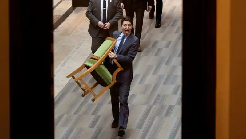 Trudeau, Başbakanlık Sandalyelerini Alarak Ayrıldı: "Halkından Son Kez Çaldı"