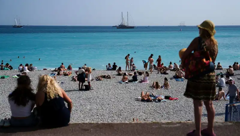 Fransa'da Yeni Sigara Yasağı: Park ve Plajda Ceza Uygulaması Başladı