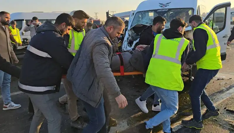 İki İşçi Servisi Kafa Kafaya Çarpıştı: Kazanın Detayları Ve Sonrası