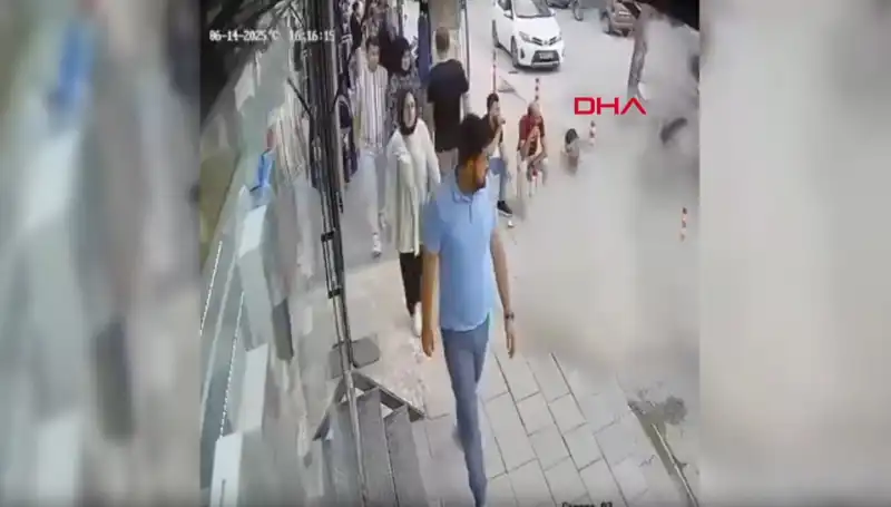 TIR Pastiği Patladı, Caddeyi Sarsan Patlama Halkı Korkuttu!