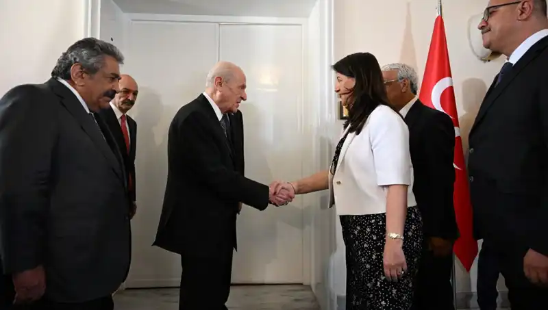 Bahçeli, DEM Parti Heyetine Kapılarını Açtı: Yeni Politika İşbirlikleri mi Geliyor?