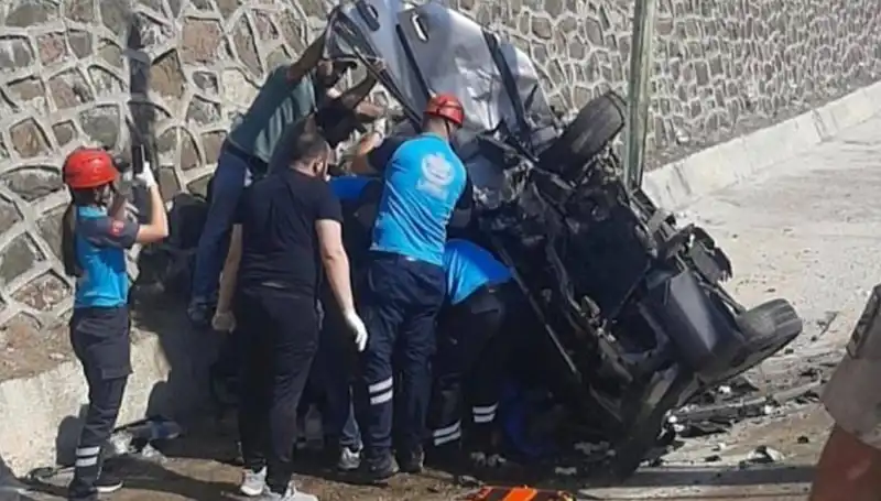 Tunceli'de Kaza: İki Araç Kafa Kafaya Çarpıştı, 5 Yaralı!
