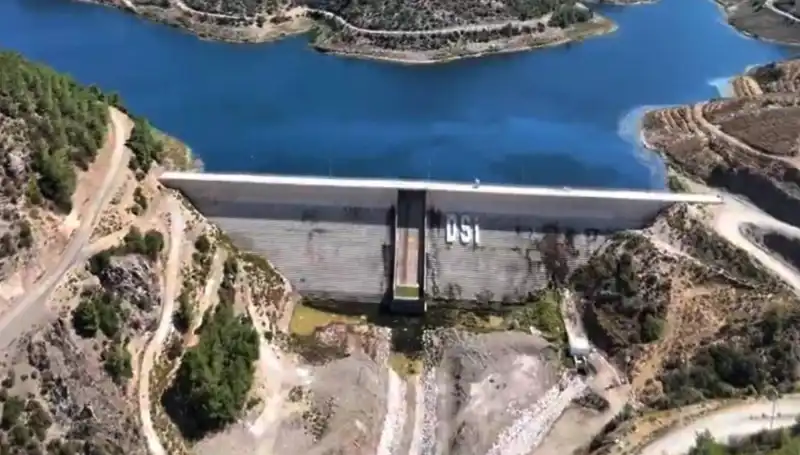 Çeşme'de Uzun Süreli Su Kesintisi Sonunda Bitiyor