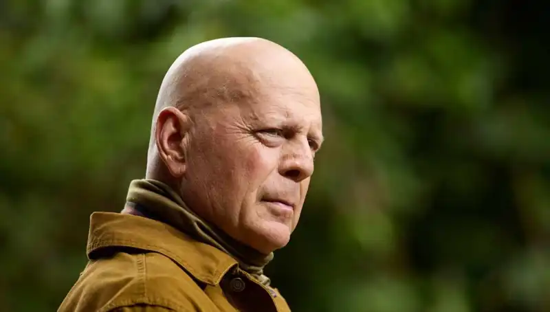 Bruce Willis'in Afazi Teşhisi: Nedenleri ve Belirtileri Hakkında Bilmeniz Gerekenler