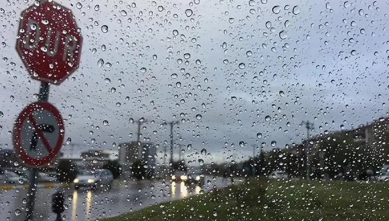 Meteoroloji 20 İl için Uyardı: Sıcaklık Düşüyor ve Sağanak Yağış Geliyor