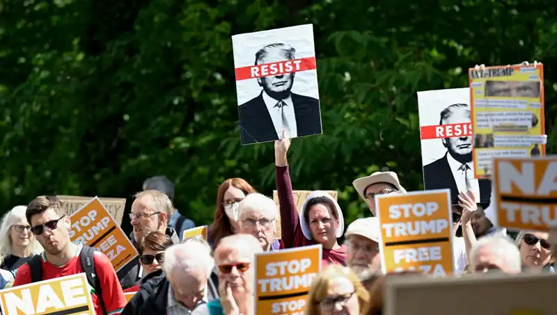 Trump İskoçya'da Golf Oynarken Protesto Edildi: Tepkiler Çığ Gibi Büyüdü