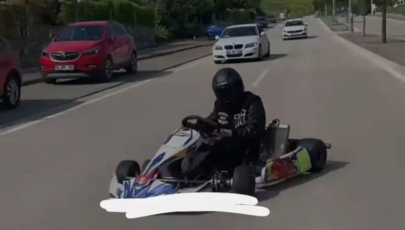Go-Kart Sürücüsünün Tehlikeli Drift Gösterisi, Yolu Epeyce Renklendirdi!