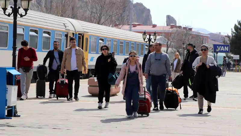 İranlı Turistler Nevruz Bayramı İçin Van'ı Tercih Ediyor