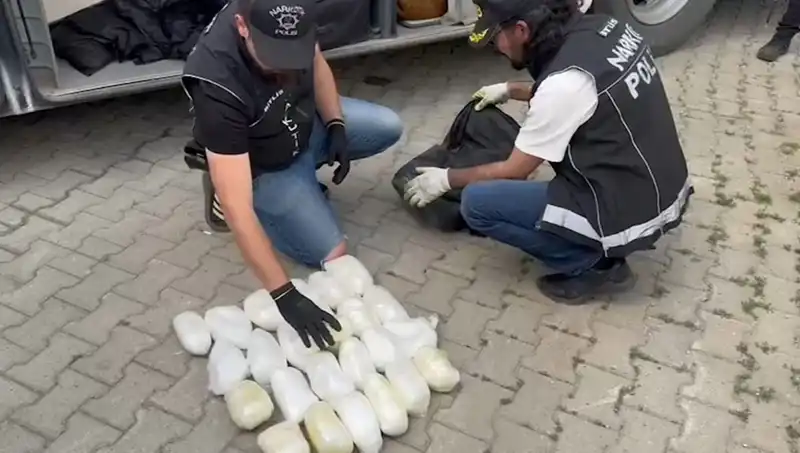 Yolcunun Valizinde Şok Eden Bulgu: 13 Kilo Metamfetamin
