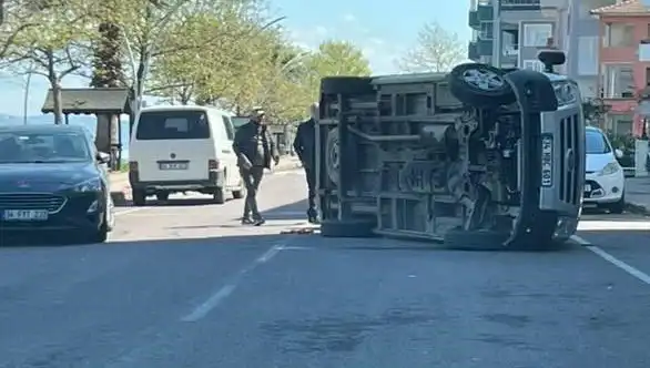 Güvenlik Kameraları: Otomobile Çarpan Araç Yan Yattı, Gözler Sinyalizasyon Sisteminde!