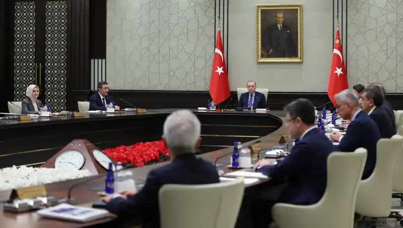 Türkiye'de 1 Mayıs Emek ve Dayanışma Günü'nde Kabine Üyelerinden Önemli Mesajlar