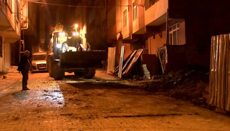 Bağcılar’da Yana Eğilen Bina Boşaltıldı: Riskli Durum Neden Ortaya Çıktı?