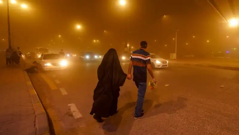 Irak’taki Kum Fırtınası Hayatı Felç Etti: Havalimanları Kapatıldı