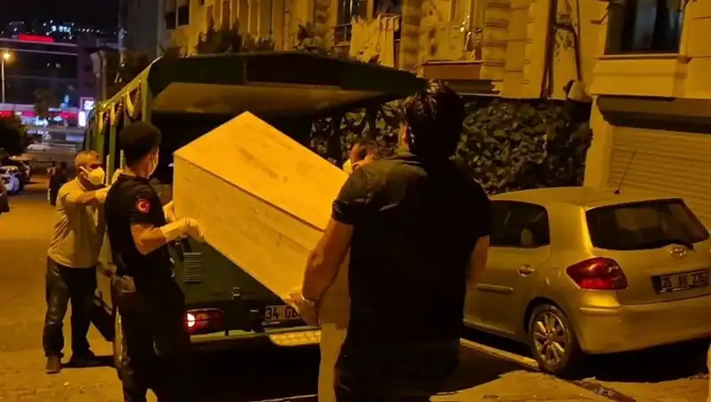 Esenyurt'ta Bir Kadın Ölü Bulundu: Olayın Perde Arkası Ne?
