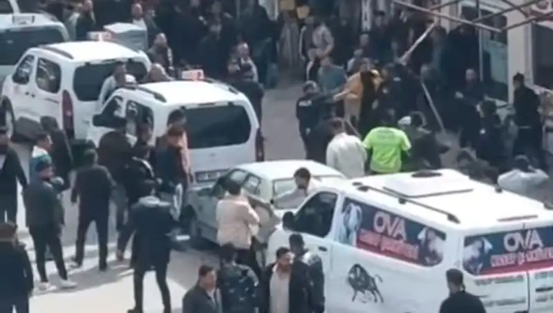 Erciş’te Taşlı Sopalı Kavga: 7 Kişi Gözaltına Alındı!