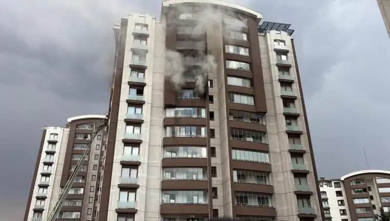 Ankara'da 14 Katlı Binada Yangın: Panik ve Kaos Anları