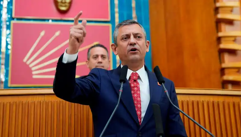 Özgür Özel, İBB Soruşturmasını Eleştirdi: Siyasi Baskı Var mı?