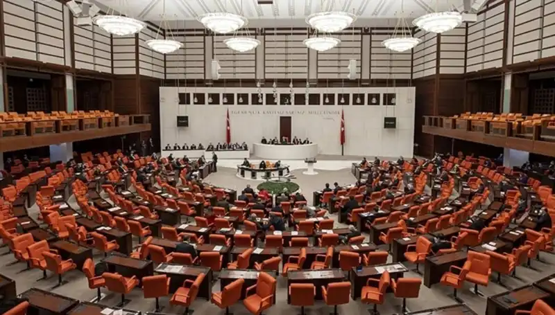 Meclis’te Gıda Zehirlenmesi İddialarına Yanıt Geldi: Hasan Turan Açıklama Yaptı