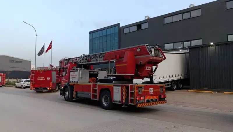 İnegöl'de Fabrika Yangını: Korkutan Anlar ve Sevindirici Kurtarma Operasyonu