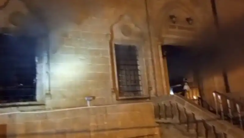 Mardin'deki İki Camide Korkutan Yangın: Yangının Sebepleri ve Sonuçları