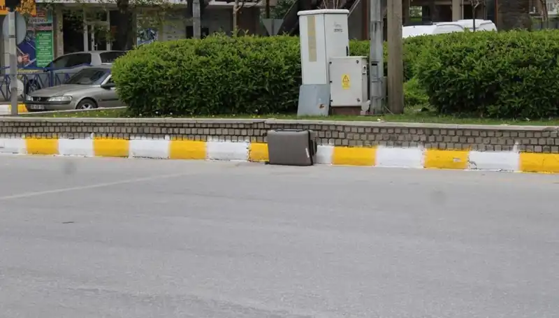 Minibüsten Düşen Valiz, Gizemli Olayı ve Polis İncelemelerini Beraberinde Getirdi