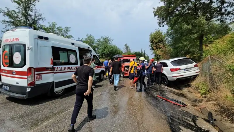 Sakarya'da Kamyonet ve Cip Çarpıştı: 4 Çocuk ile 5 Yaralı